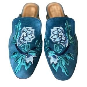 EUC- GeeWaWa ‘Adilah’ Embroidered Floral Suede Mules